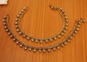 ANTIQUE GOLD CZ STUDDED ANKLETS