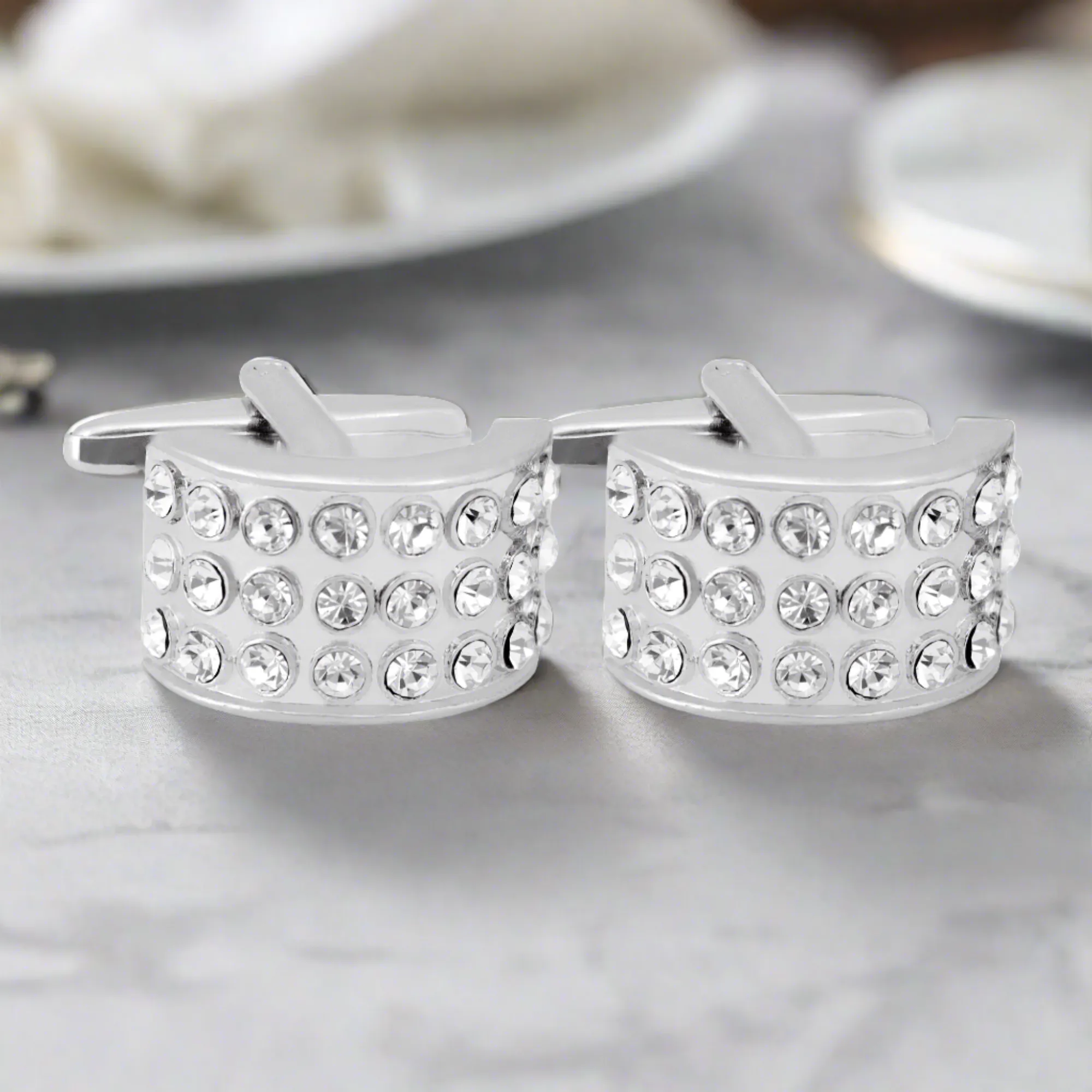 D-shaped cufflink decorated with 21 clear crystal (Online Exclusive)