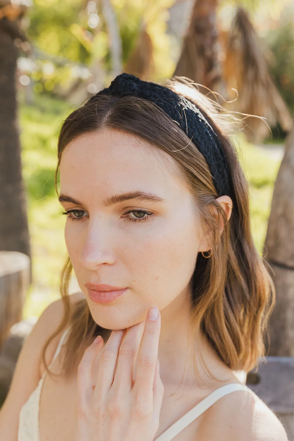 Embroidered Floral Knot Headband – Elegant and Stylish