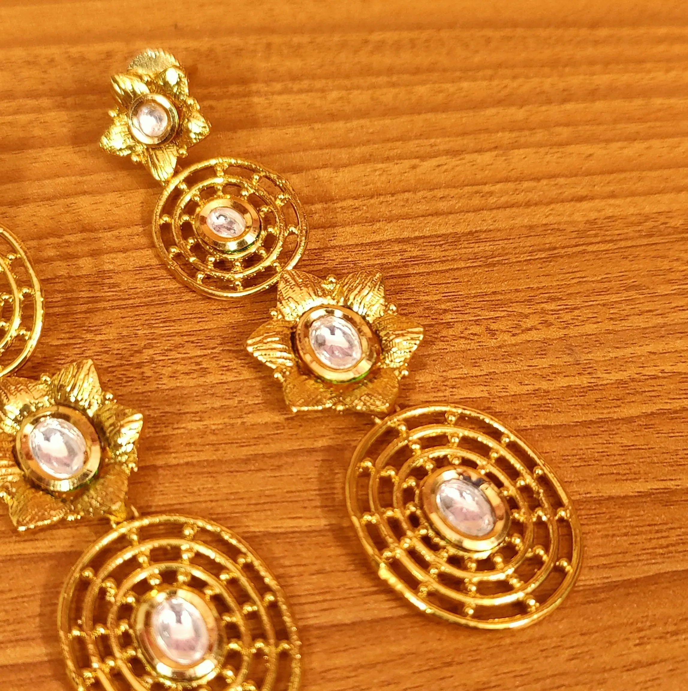 GOLD LOOK FLOWER PATTERN KUNDAN LOOK EARIINGS