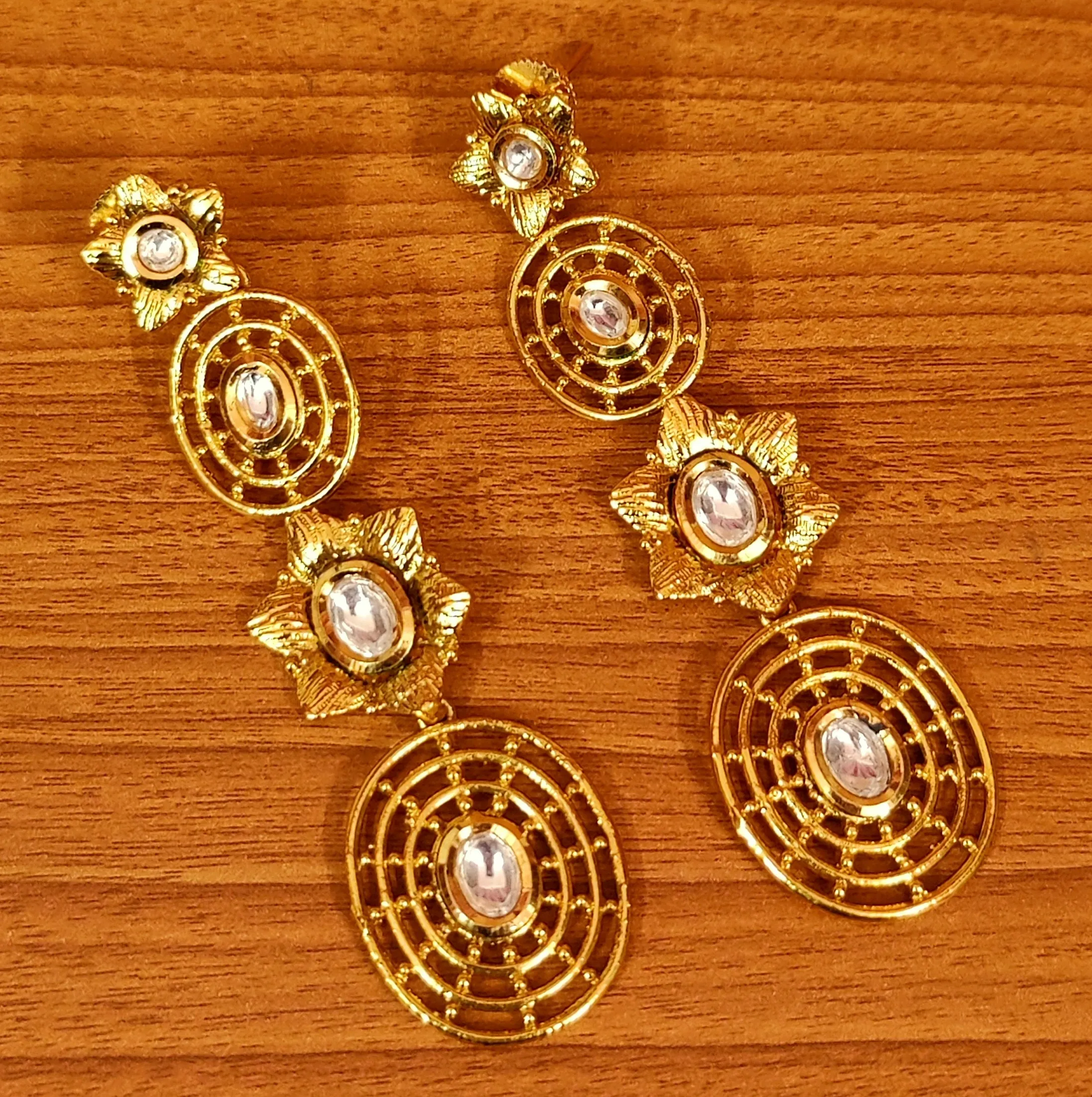 GOLD LOOK FLOWER PATTERN KUNDAN LOOK EARIINGS