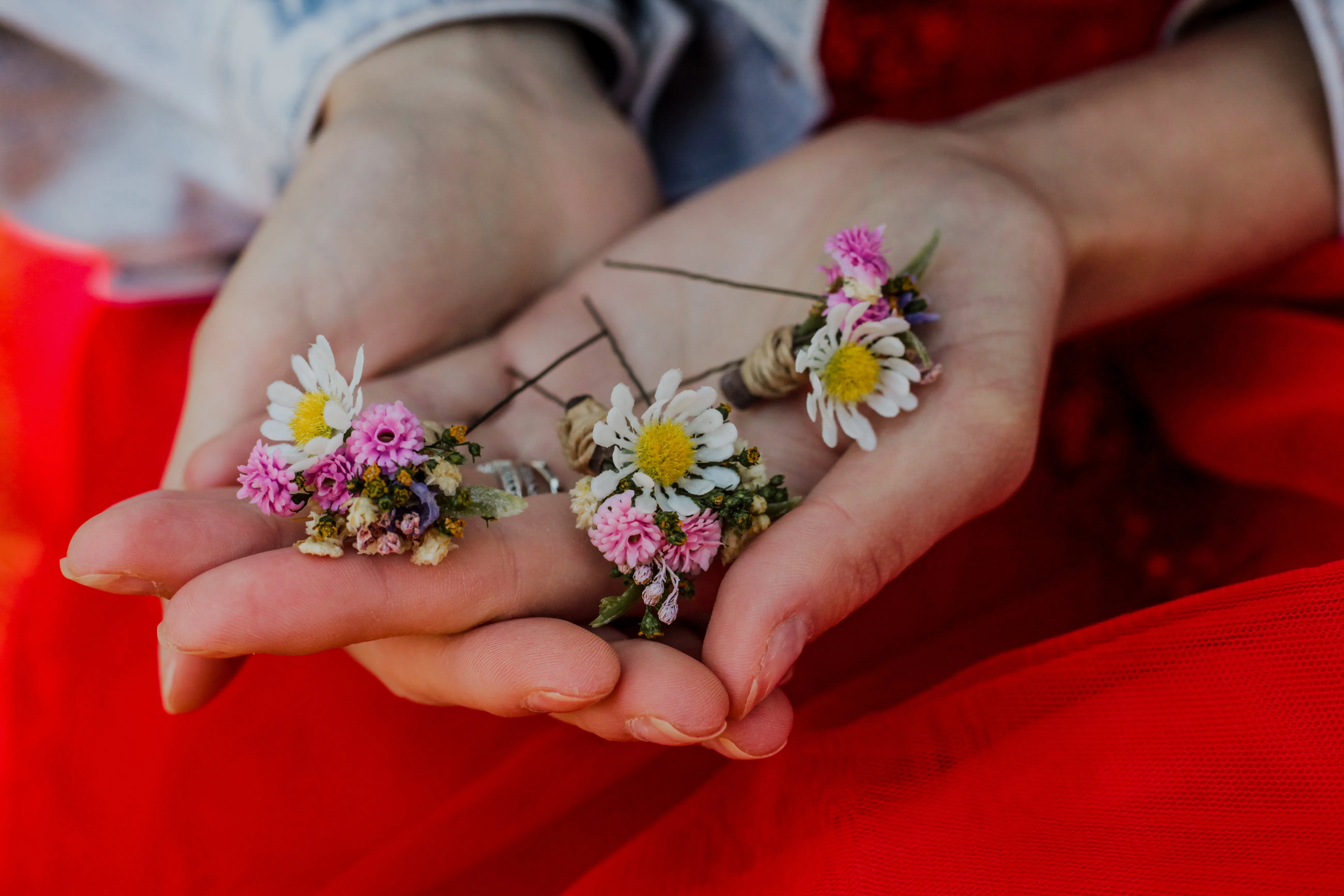 Meadow daisy flower hairpins