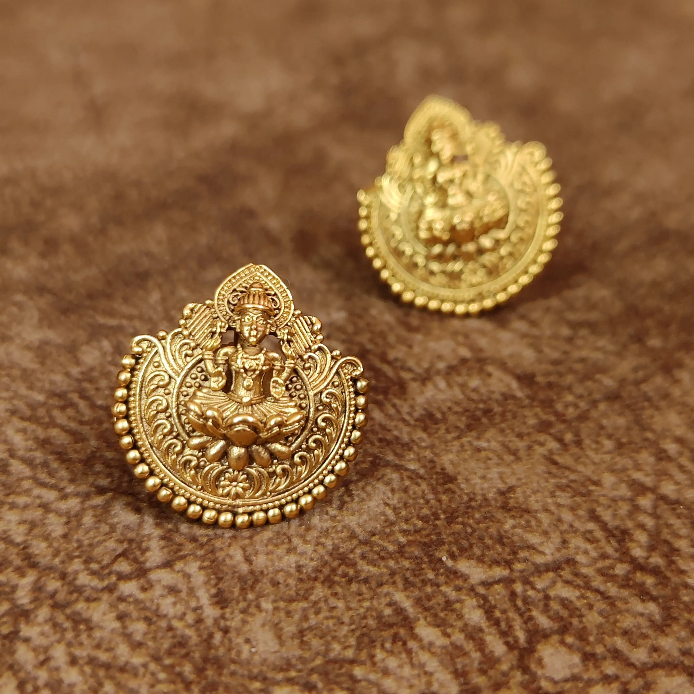 TEMPLE LOOK GOLD LOOK ALIKE STUDS