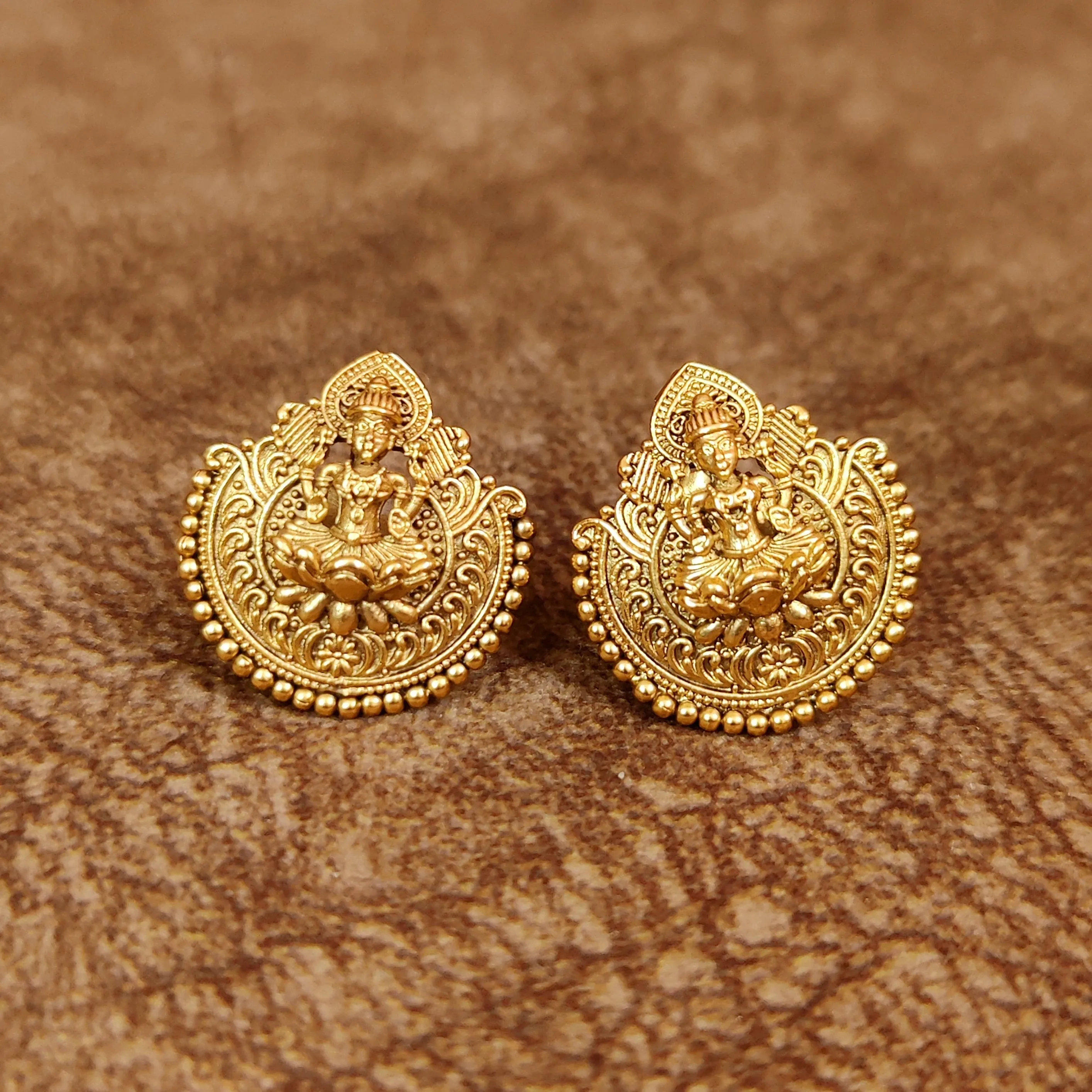 TEMPLE LOOK GOLD LOOK ALIKE STUDS